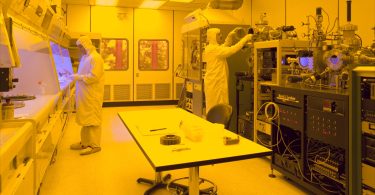 Semiconductor fabrication cleanroom with chip manufacturing equipment